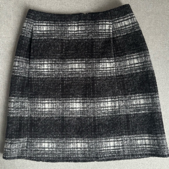 🖤🤍UNIQLO🖤Skirt in Grey, white and black plaid . X-Small . Like new condition! - Picture 2 of 7